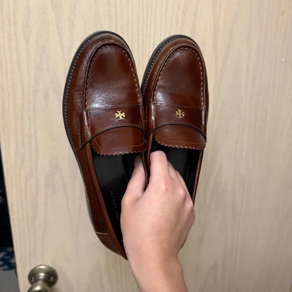 Tory Burch Classic Loafer in Negroni - Picture 6 of 11
